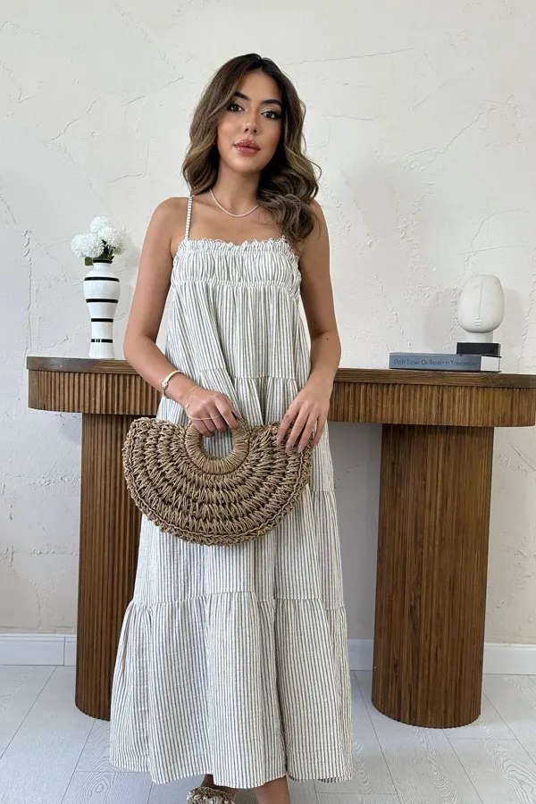 Robe en mousseline rayée marron à bretelles en gros