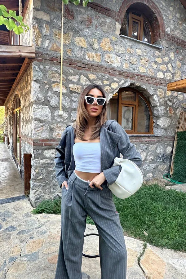 Veste à capuche rayée grise en gros