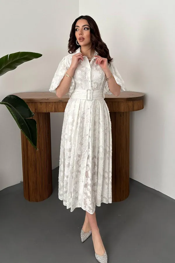 Robe à manches ballon écrue avec ceinture en gros