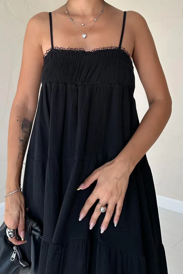 Robe en mousseline noire à bretelles en gros
