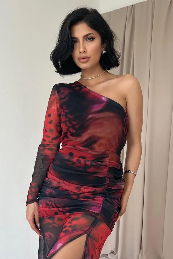 Robe rouge en tulle à une épaule en gros