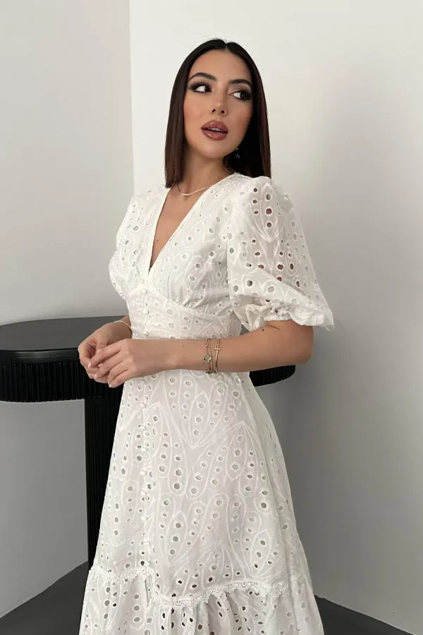 Toptan Beyaz Büzgü Detaylı Dantelli Brode Elbise