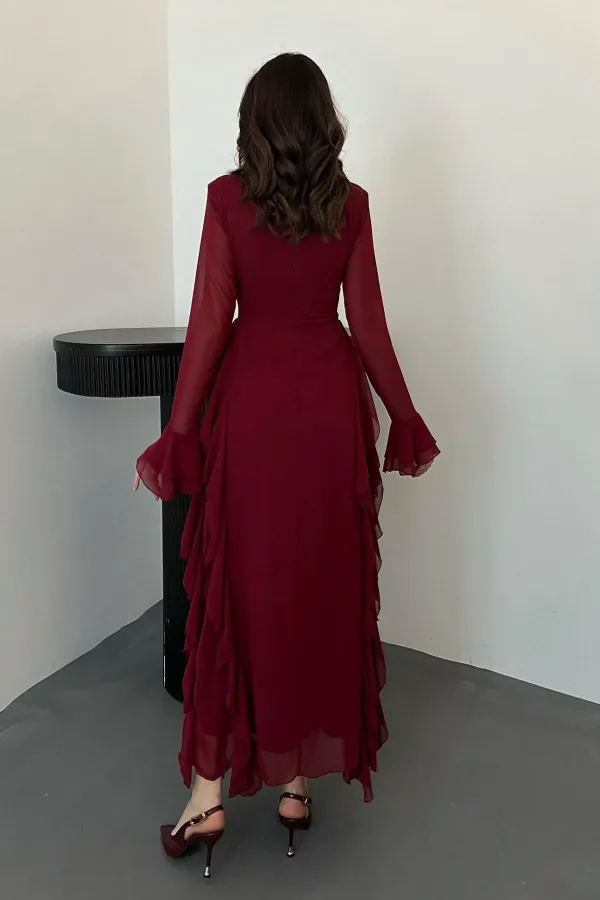 Robe en mousseline bordeaux à volants en gros