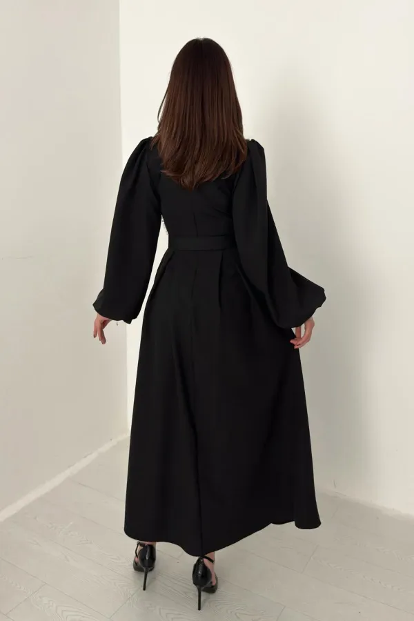 Robe noire en vente en gros avec détails en dentelle
