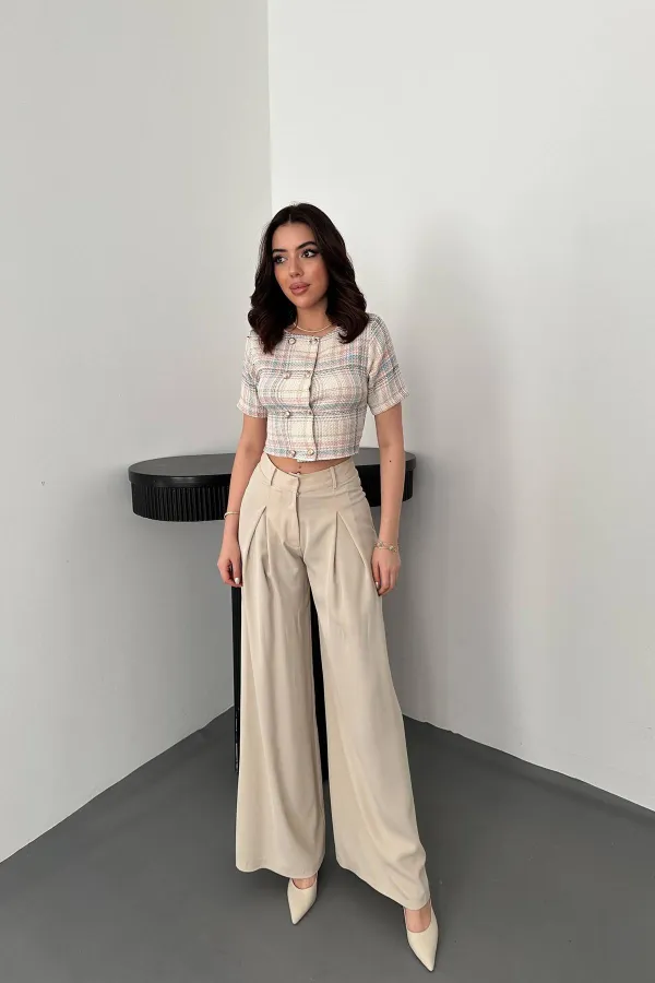 Chemisier blanc rayé et boutonné en gros