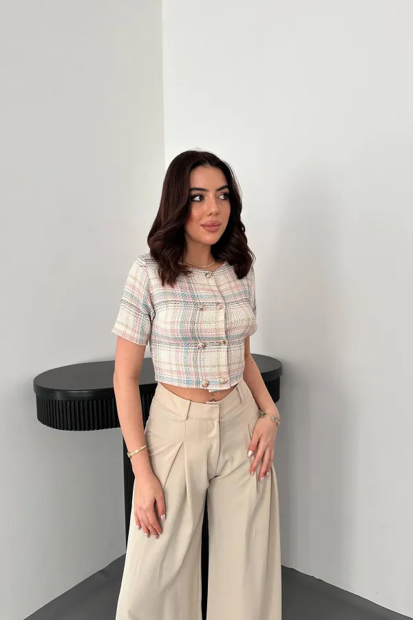 Chemisier blanc rayé et boutonné en gros