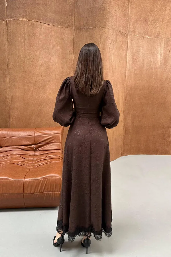 Robe longue marron à paillettes en relief (vente en gros)