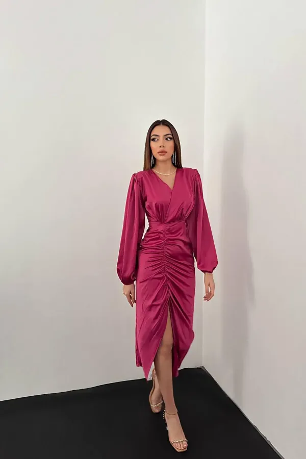 Robe en satin fuchsia à col en V en gros
