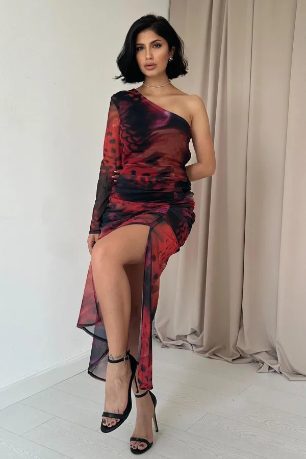 Robe rouge en tulle à une épaule en gros