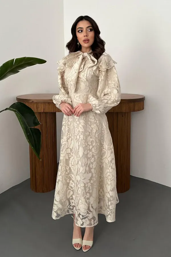 Toptan Bej Yakası Fular Detaylı Elbise