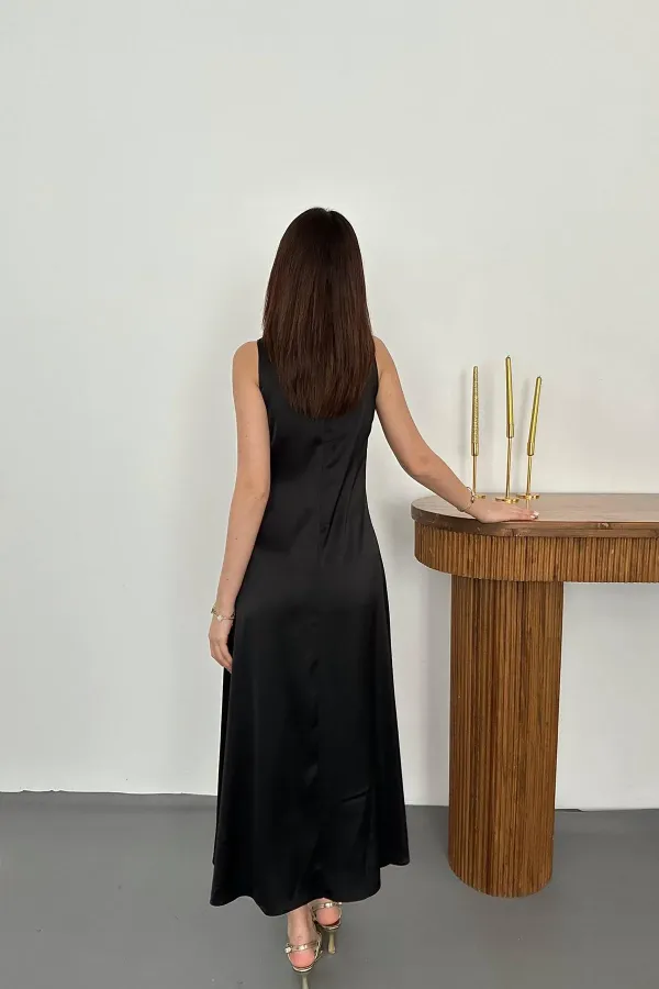 Toptan Siyah Saten Degaje Yaka Omuzlar Tokalı Elbise