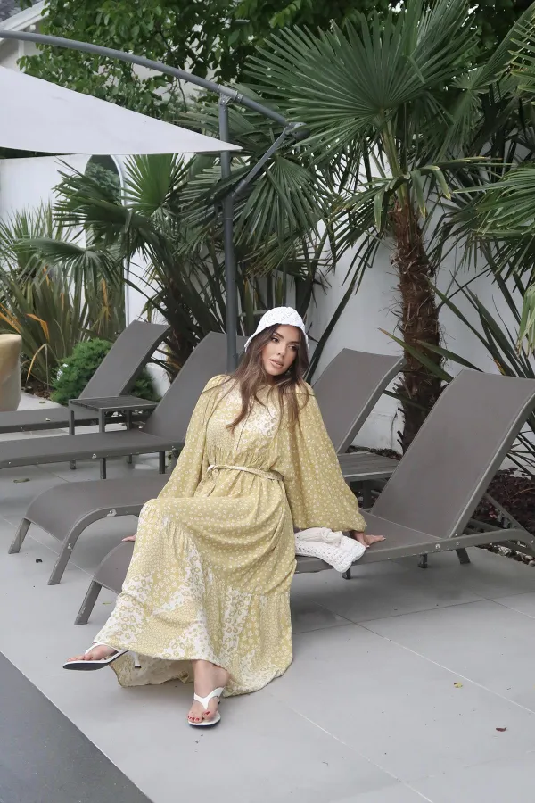 Robe à col juge avec ceinture et motif floral jaune en gros