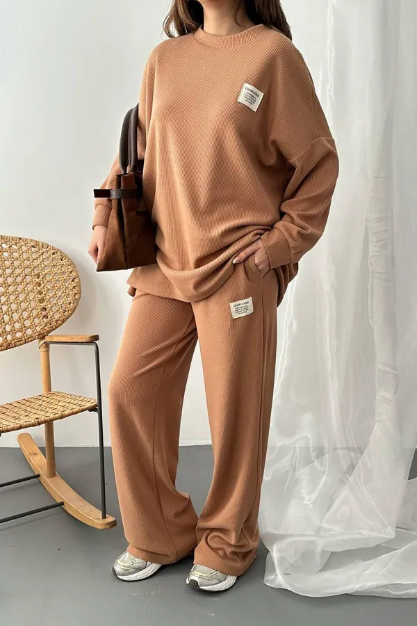 Ensemble pull et pantalon côtelés classiques Camel en gros