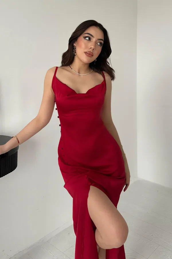 Robes bordeaux à pois en gros