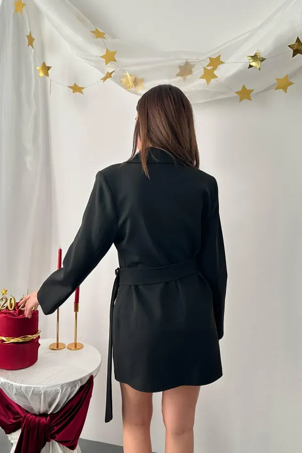 Robe veste noire à boucle latérale en gros