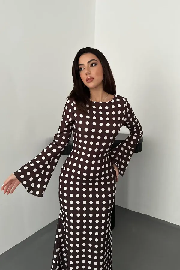 Robe moulante marron à pois en gros