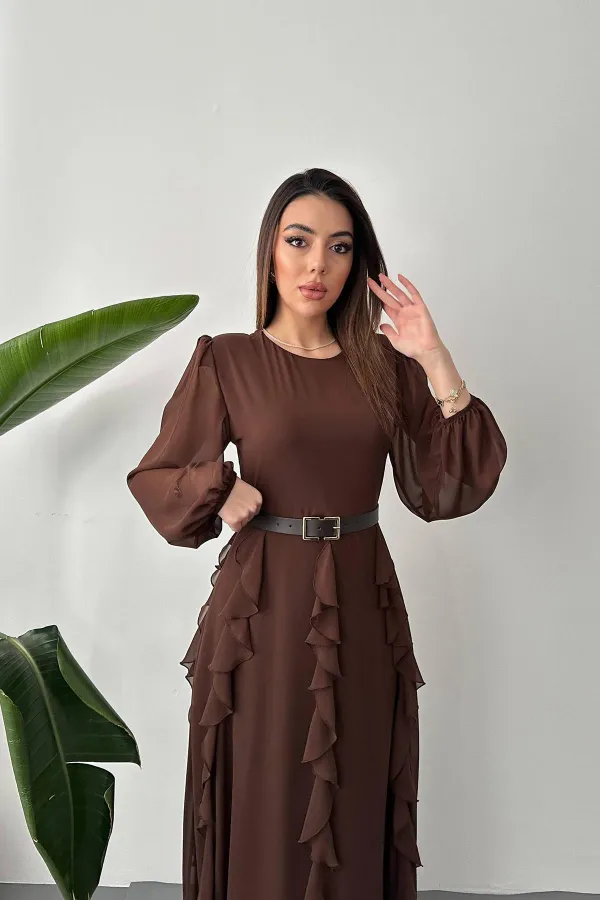 Robe en mousseline marron ceinturée en gros
