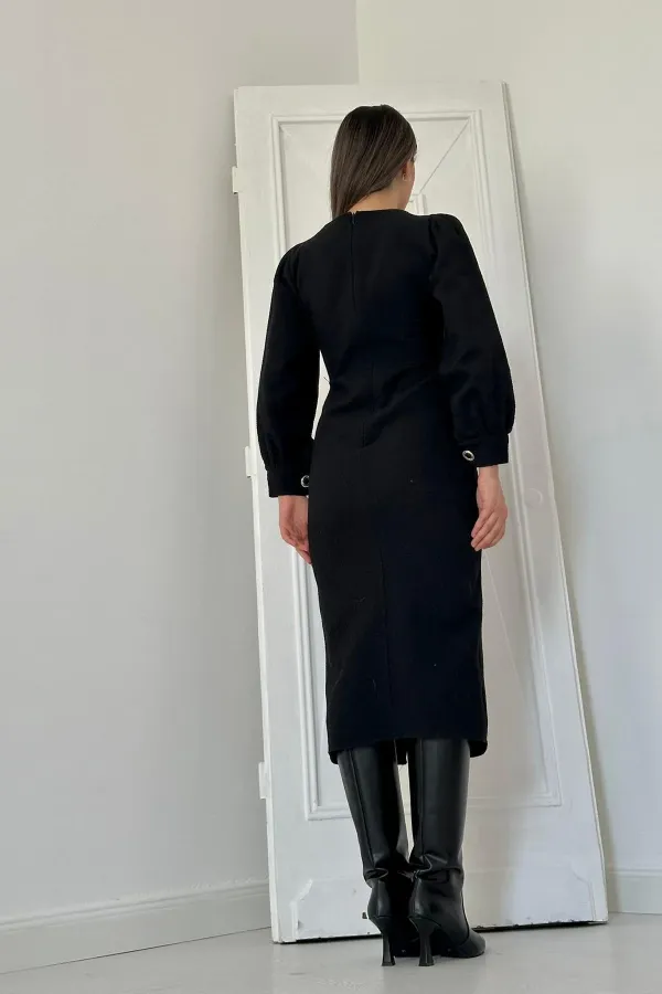 Robe noire à col large en gros