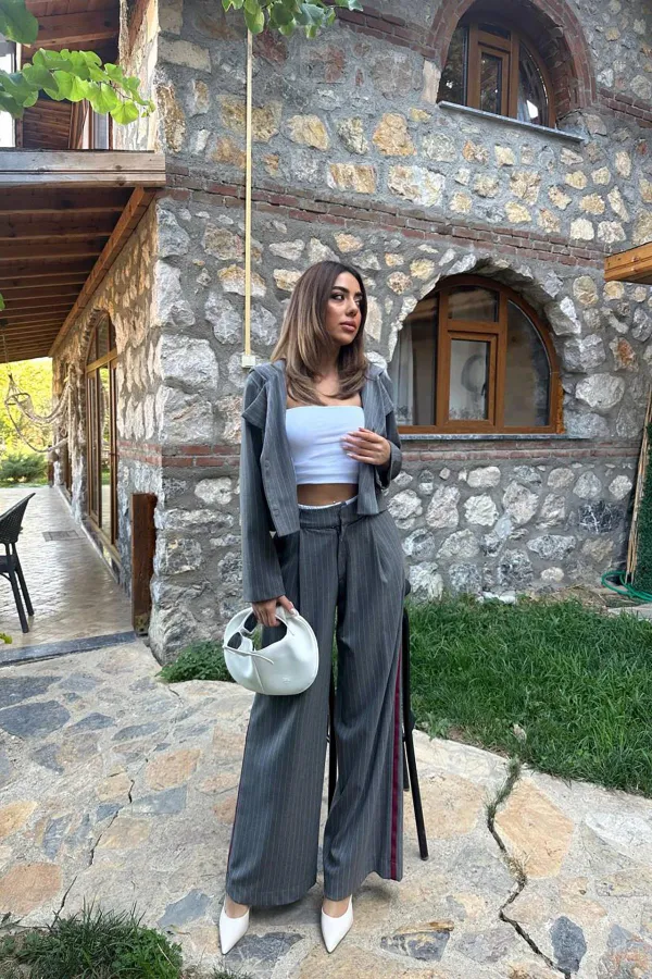 Veste à capuche rayée grise en gros