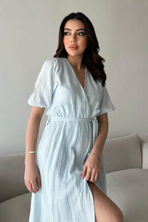 Robe en lin et mousseline bleu bébé à double boutonnage en gros