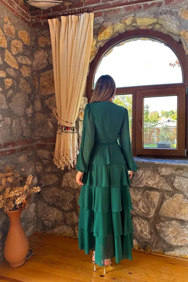 Robe en mousseline de soie à superpositions émeraude en gros