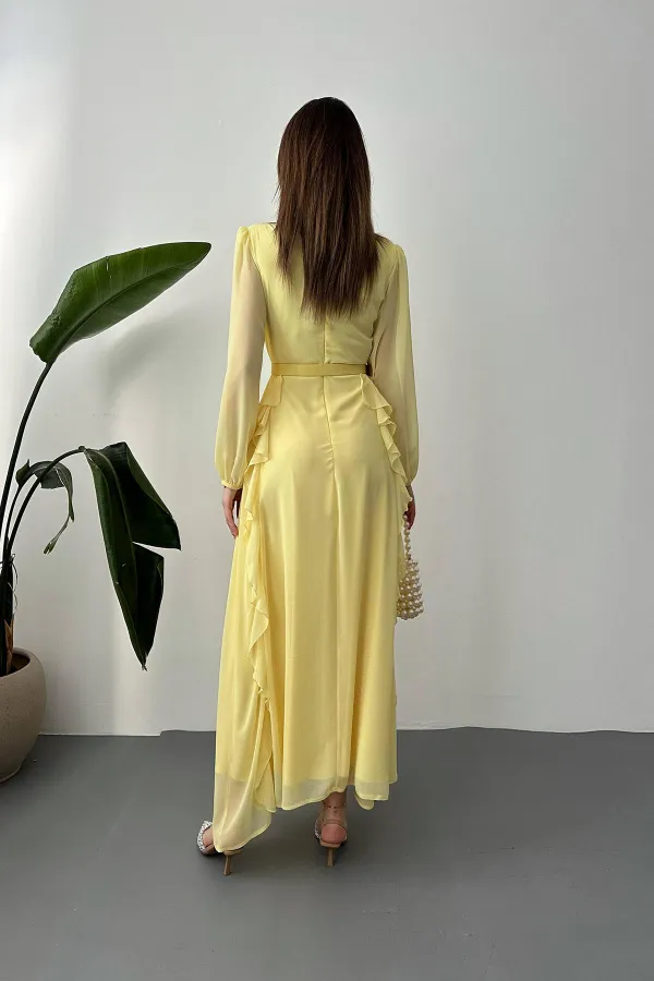 Robe en mousseline jaune ceinturée en gros