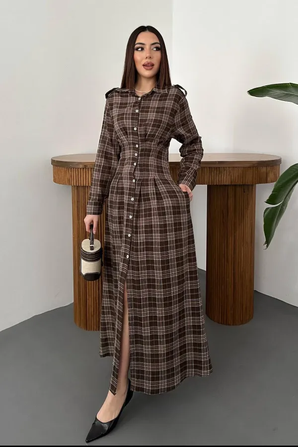 Robe plissée marron à carreaux en gros
