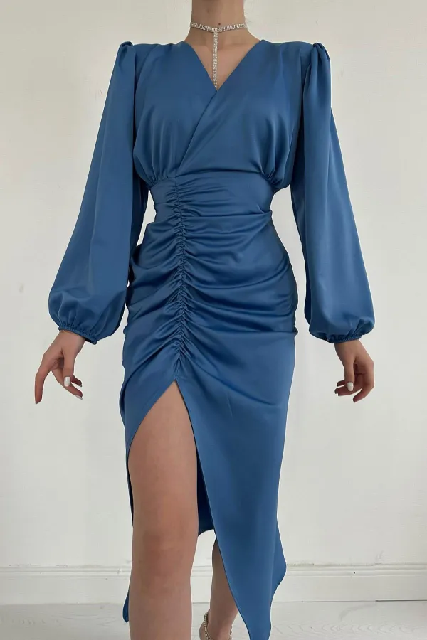 Robe en satin bleu à col en V en gros
