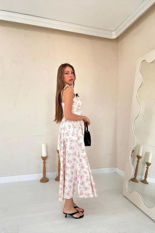 Robe fleurie beige en gros avec nœud sur le devant