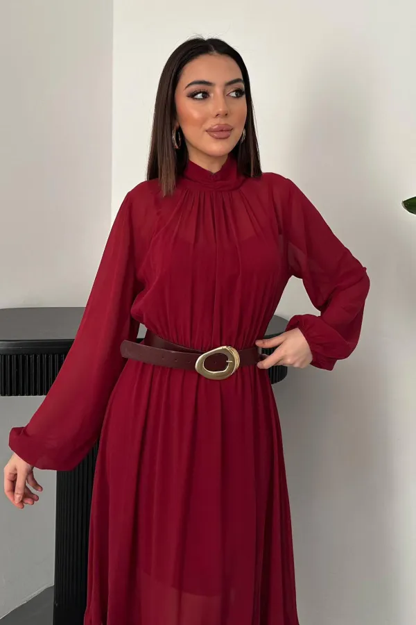 Robe en mousseline bordeaux avec jupe à volants en gros