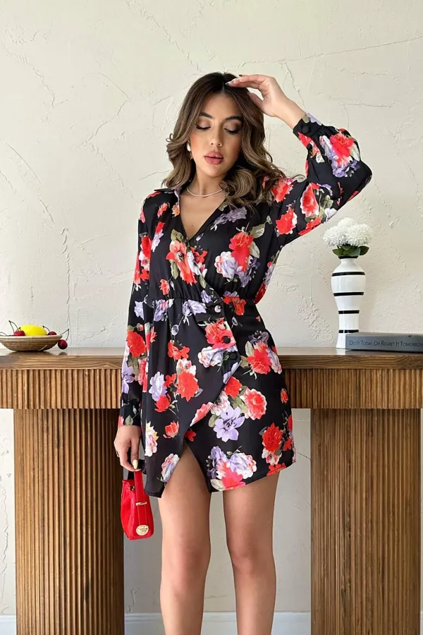 Robe en satin rouge avec ceinture en gros