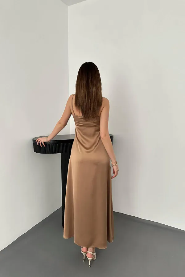 Robe en satin à bretelles en vison en gros