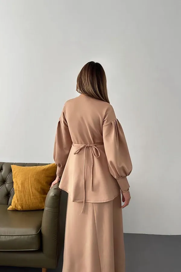 Costume détaillé Camel Rose en gros