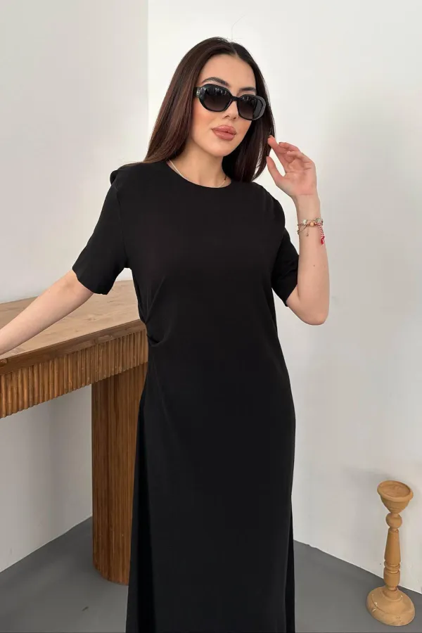 Robe noire plissée à col rond en gros