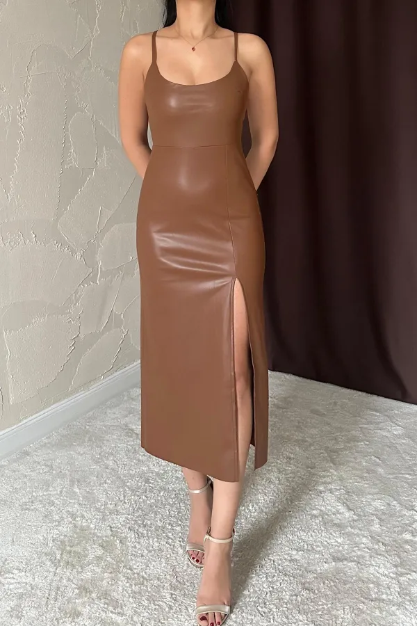 Robe en cuir marron dos nu en gros