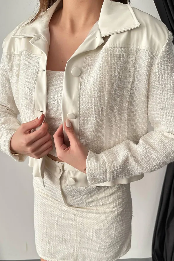 Ensemble veste et pantalon garnis de cuir triple écru en gros