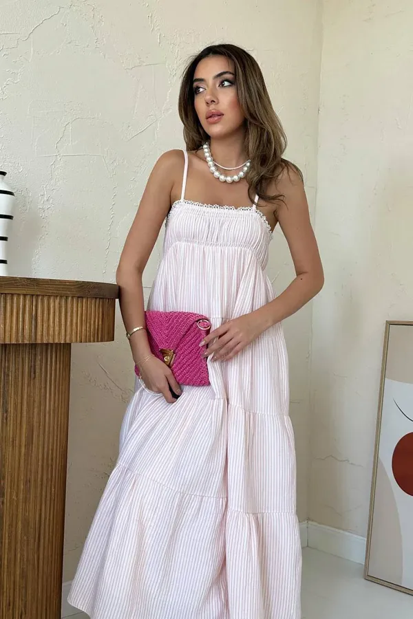 Robe en mousseline rayée rose à bretelles en gros