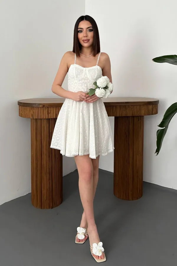 Mini-robe blanche à col licou en gros