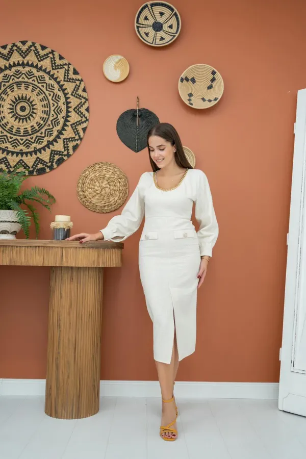 Robe écrue à col large en gros