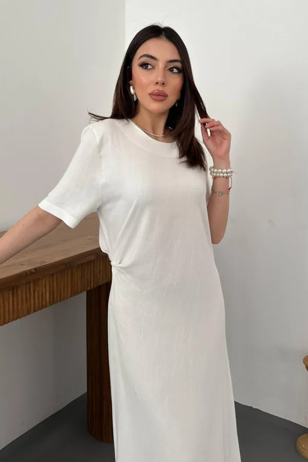 Robe plissée écru à col rond en gros