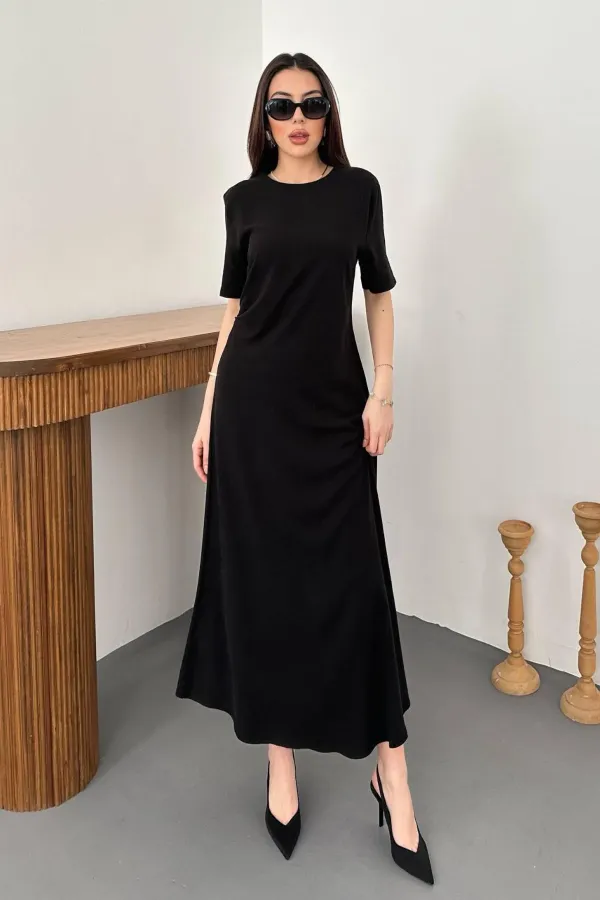 Robe noire plissée à col rond en gros