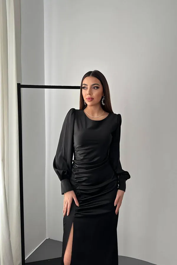 Robe en satin noir avec fente latérale et plis, vente en gros
