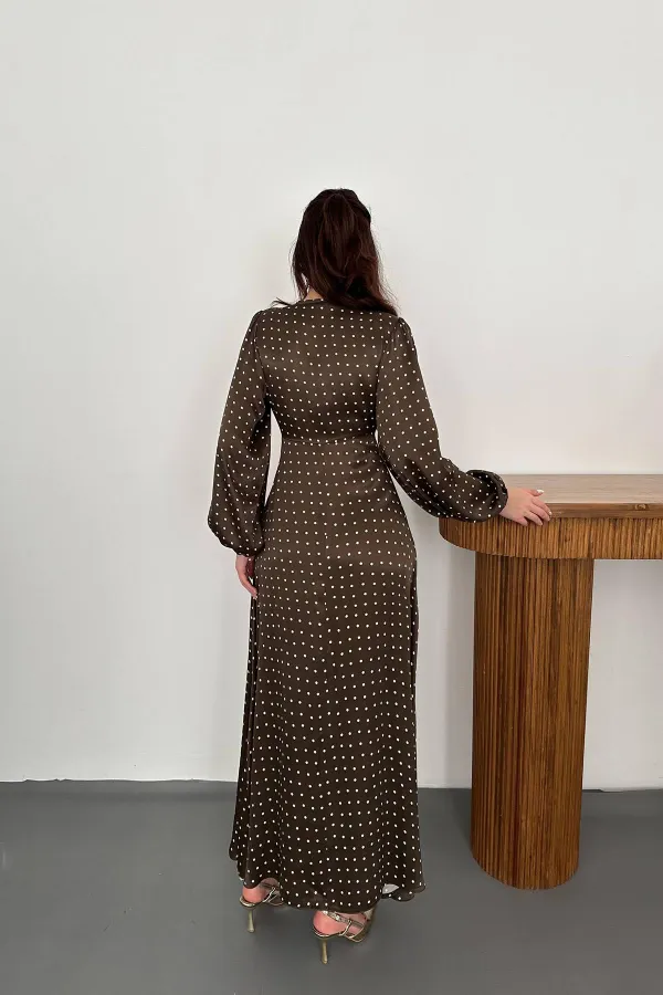 Robe kaki satinée à pois avec détails en dentelle, en vente en gros