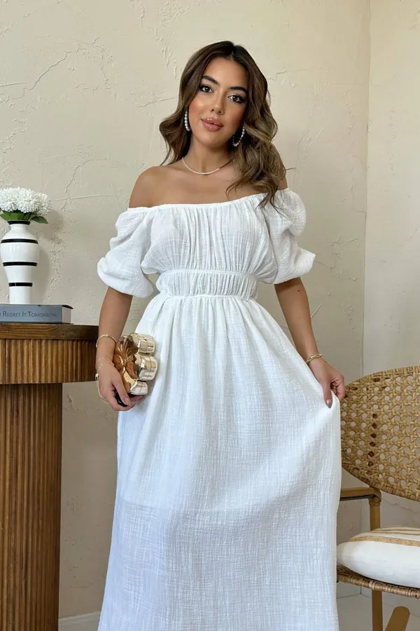 Robe en mousseline de lin blanche à col froncé en gros