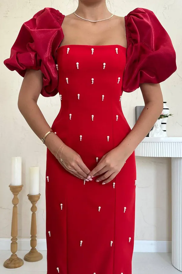Robe rouge à manches brodées en gros