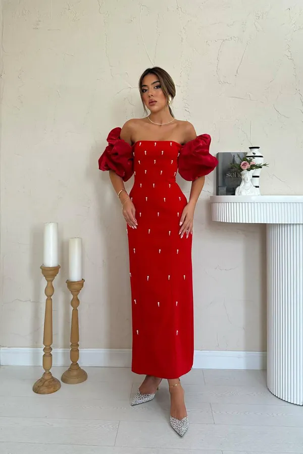 Robe rouge à manches brodées en gros