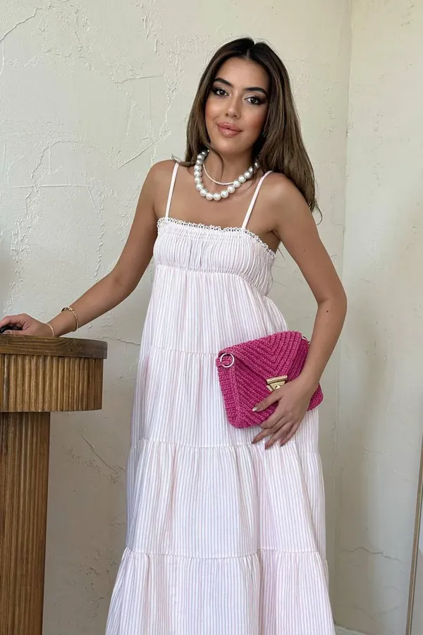 Robe en mousseline rayée rose à bretelles en gros