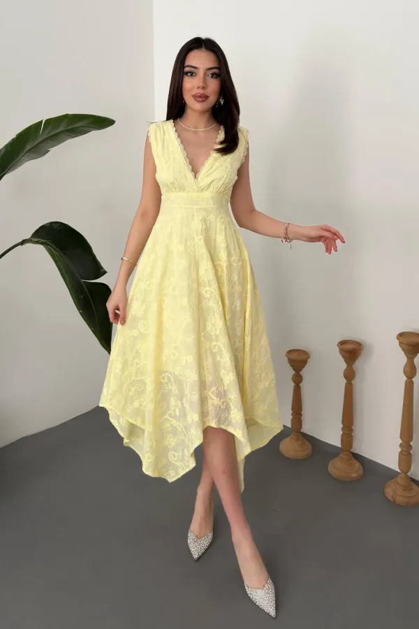 Robe jaune brodée en gros