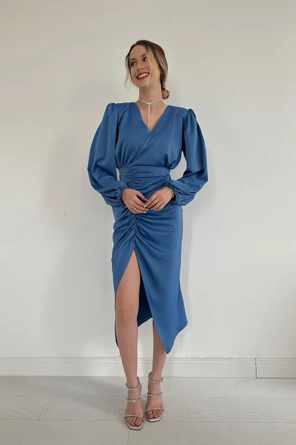 Robe en satin bleu à col en V en gros