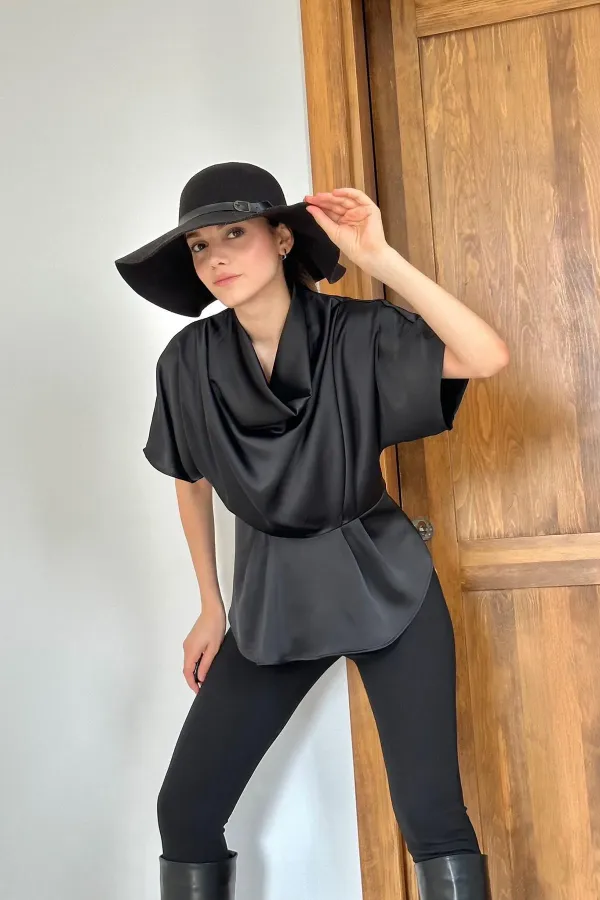 Blouse noire à col bénitier en gros